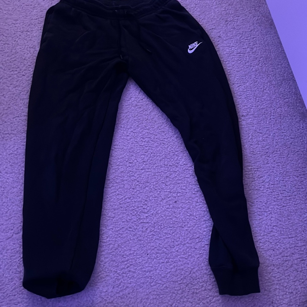 perfect condition, nike joggers,sweatpants size small